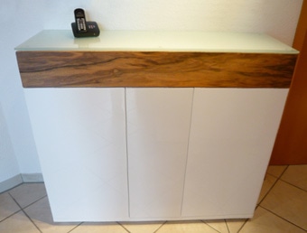 Schublade mit Tip-On Walnuss Furnier luanna design