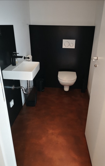 Bodengestaltung mit Topciment Spachteltechnik in Rostoptik. Luanna design